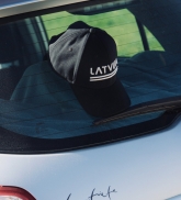 Cepure ar nagu Latvija 