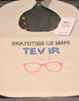 Lacīte "Skatoties uz mani Tev ir rozā"