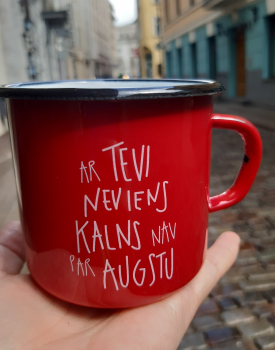 Krūze "Kalns" sarkana